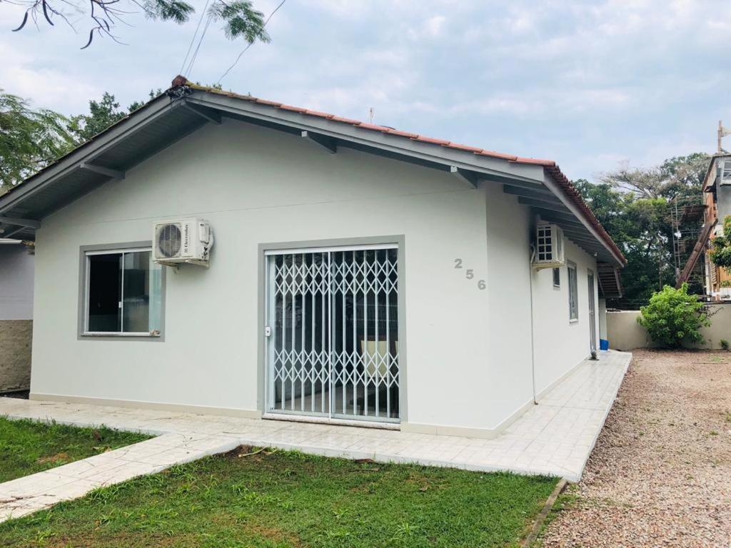 Casa De 03 Dormitorios No Centro De 邦比尼亚斯 外观 照片